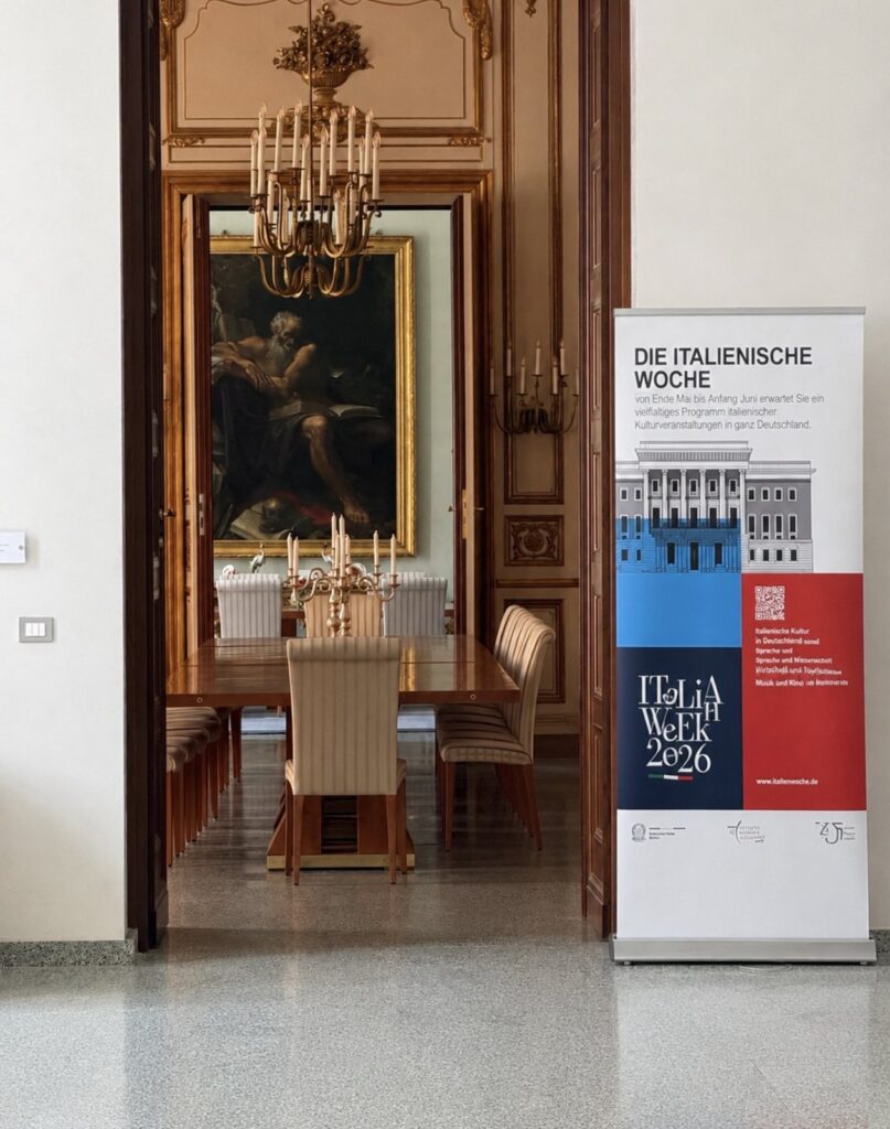 Roll-up di Italian Week 2026 nella sala di rappresentanza dell'Ambasciata d'Italia a Berlino