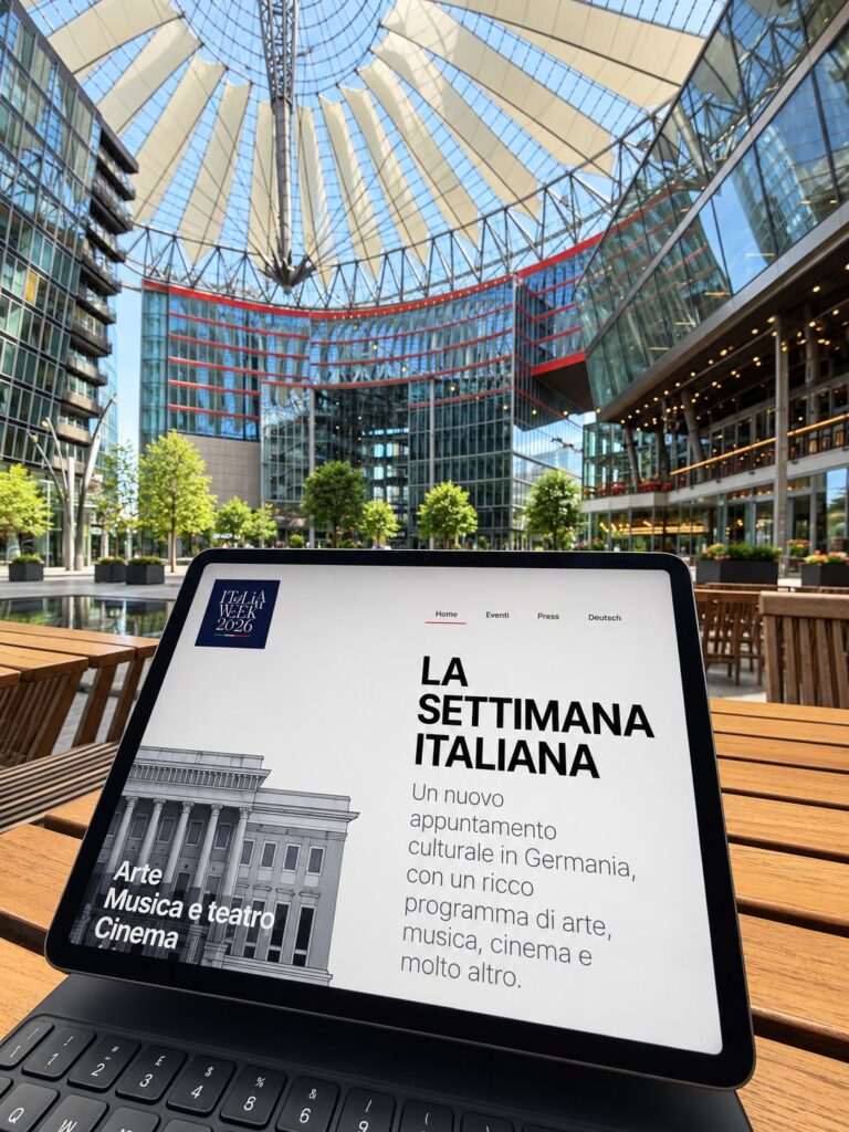Il sito italianweek.de aperto su tablet al Sony Center di Berlino